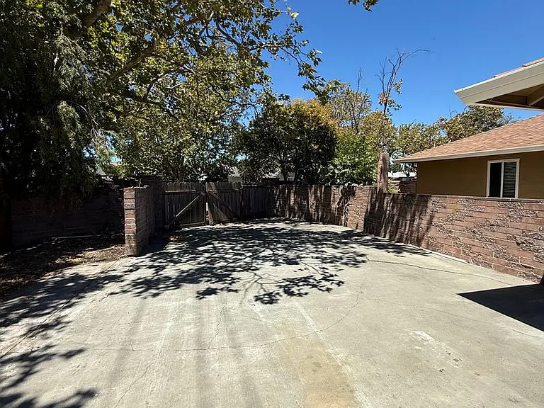 733 Utah St — Photo 16