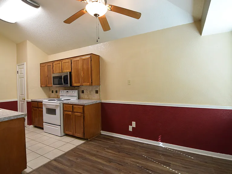 203 Bronc Dr — Photo 8