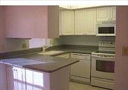 4th image of 4158 Tamiami Trl #B