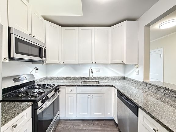 5th image of 809 Elm St Unit 5