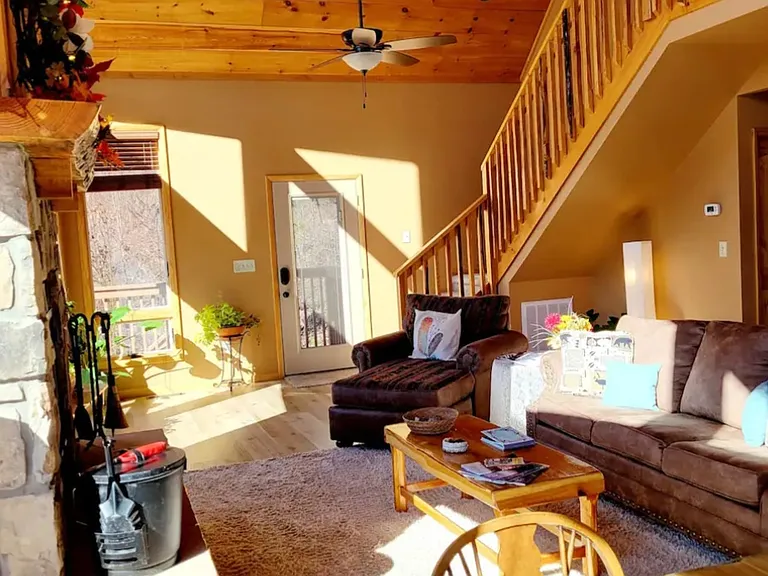 Daisy Ln — Photo 2