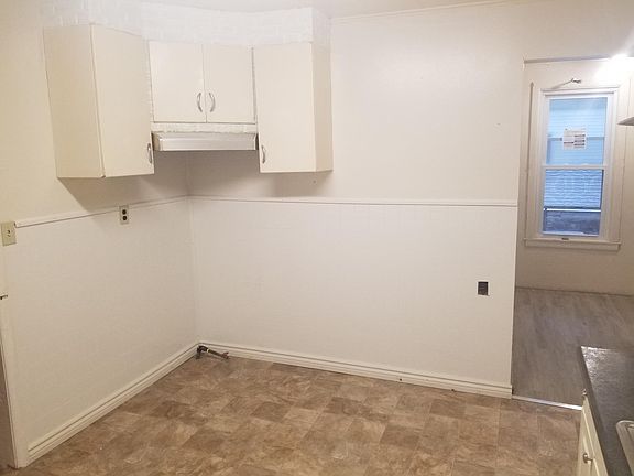 5th image of 423 Gold St
