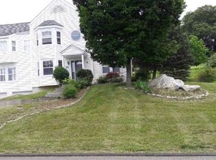 40 Roosevelt Dr, Poughquag, NY 12570