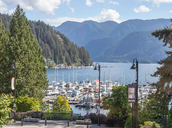 2151 Banbury Rd #2, North Vancouver, BC V7G 1W7