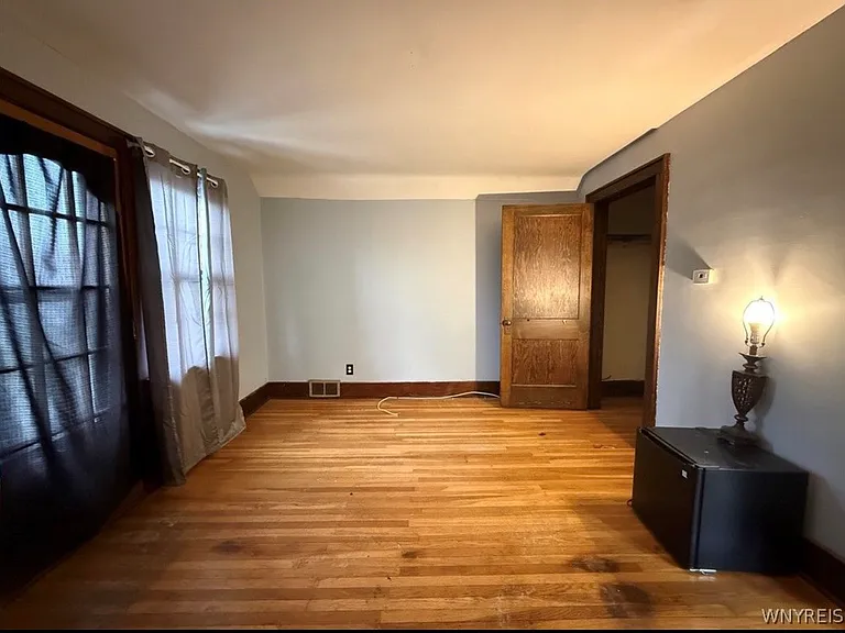 733 Lasalle Ave #2 — Photo 4
