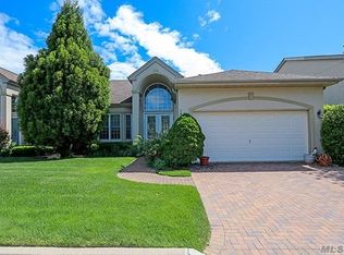 152 Altessa Blvd, Melville, NY 11747