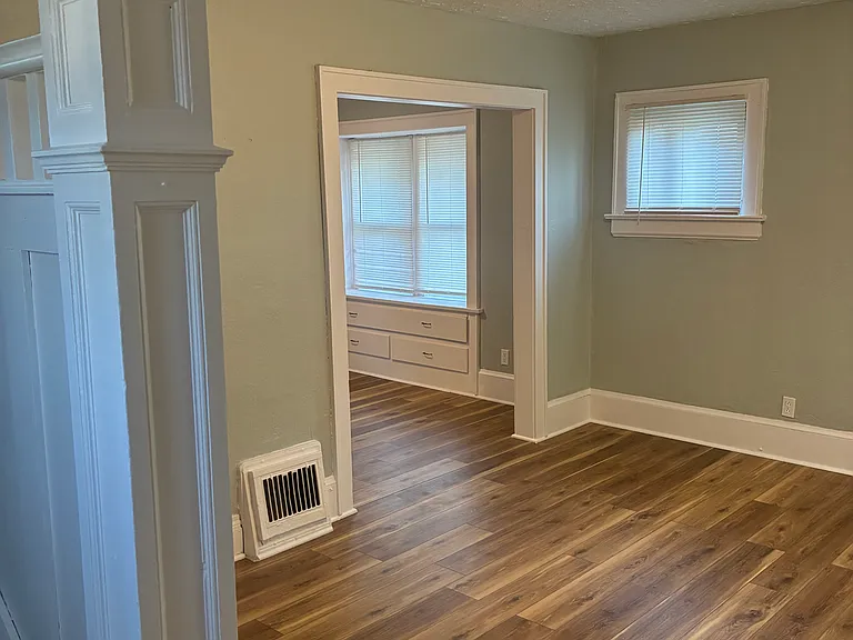 1086 Joy Ave — Photo 16