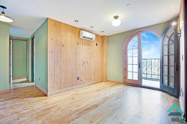 Rented by EXR | media 2