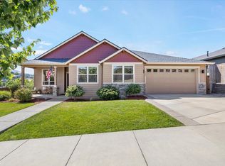 4390 Vista Pointe Dr, Medford, OR 97504