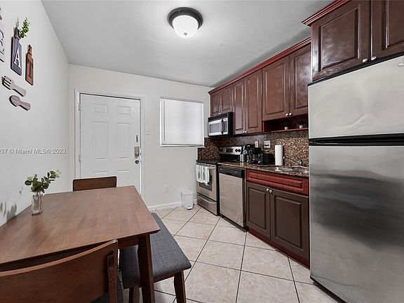 3rd image of 828 SW 2nd St