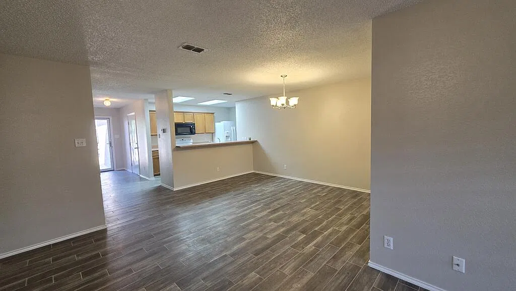 2 bed, 2.0 bath, 1420 sqft, $1,950 — Photo 3