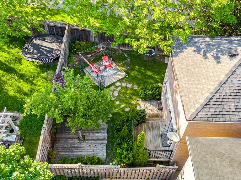 1308 Valerie Cres — Photo 33