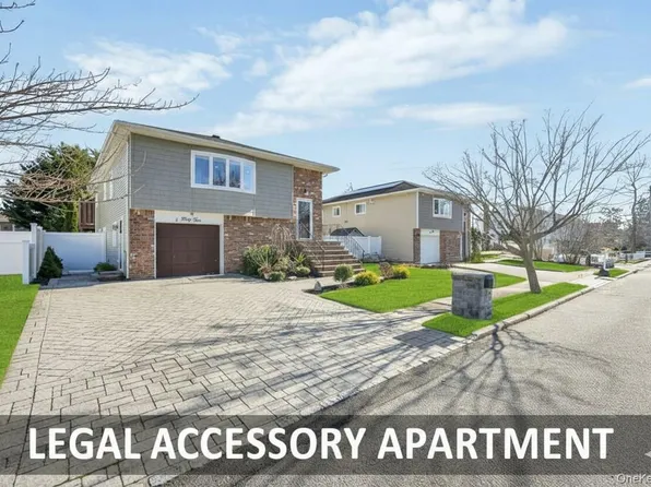 44 Derby Avenue, Greenlawn, NY 11740