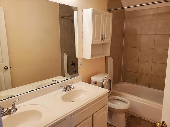 3rd image of 15702 Brookwood Lake Pl
