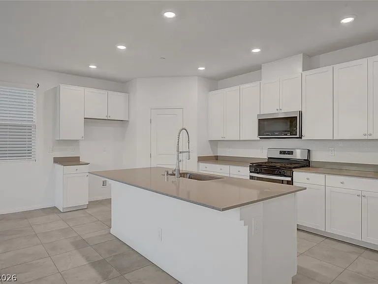 8454 Vacarez Dr — Photo 14