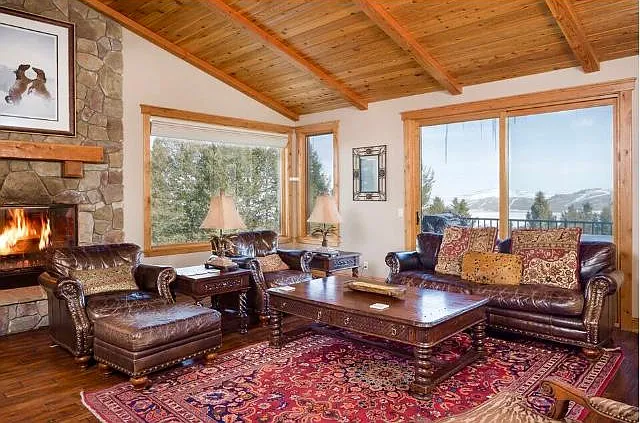 890 Snow King Dr — Photo 2