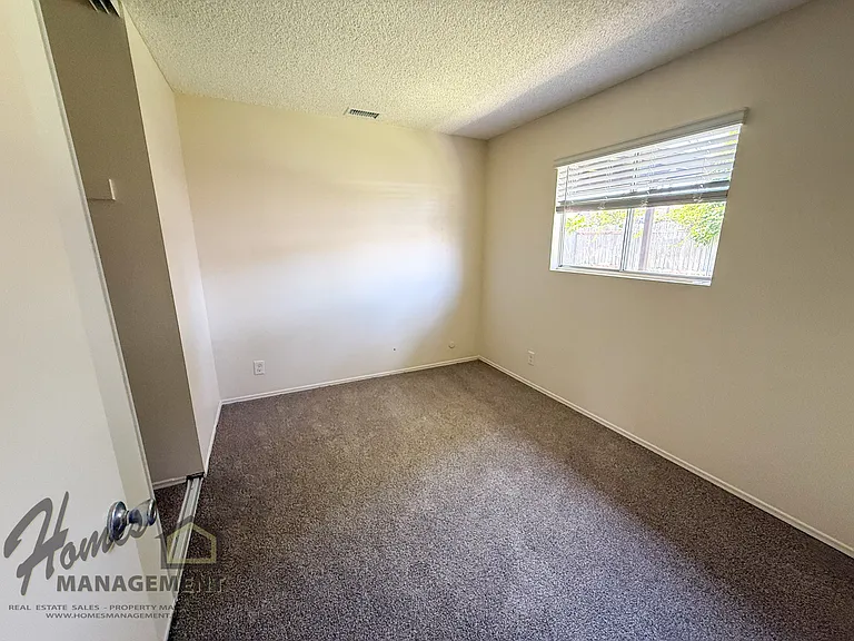 3919 Las Cruces Ave — Photo 11