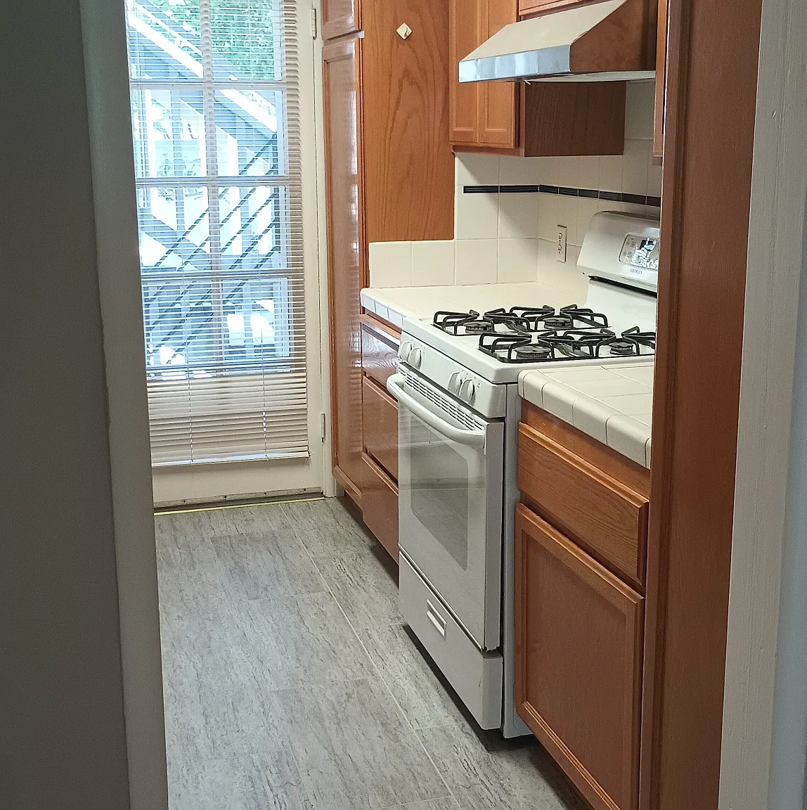 2 bed, 850 sqft, $2,800 — Photo 3