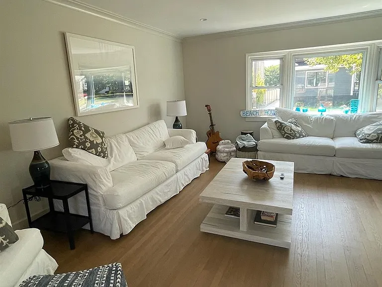 142 Flamingo St — Photo 2