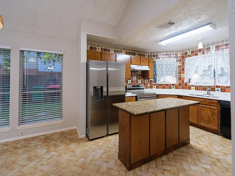 7521 Brookleaf Dr — Photo 4