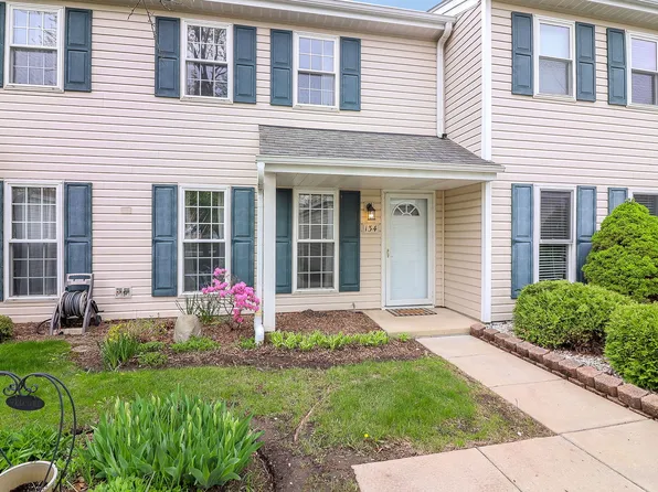 134 Andover Dr, Roselle, IL 60172