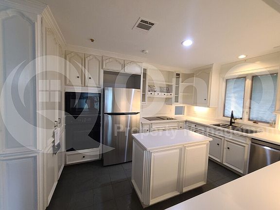 3rd image of 2315 Englishoak Dr