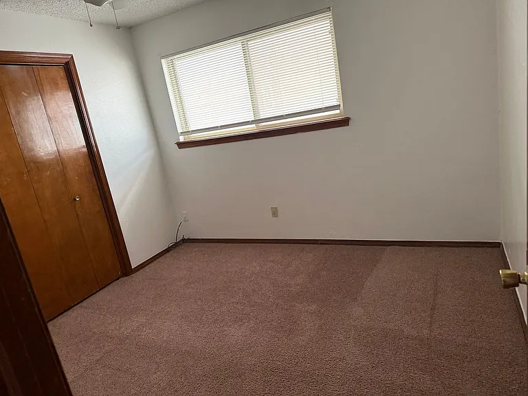 Fox Valley Apartments — Photo 32
