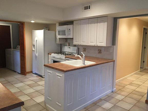 3rd image of 1385 Kaley Ct