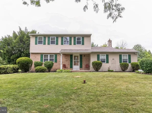 2964 Woodview Dr, Hatfield, PA 19440