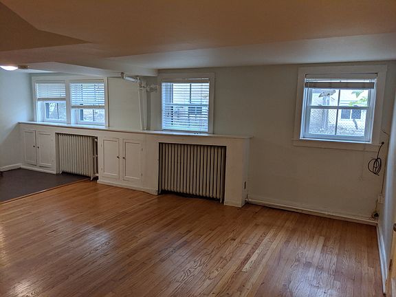 3rd image of 310 S Lombard Ave Bsmt B