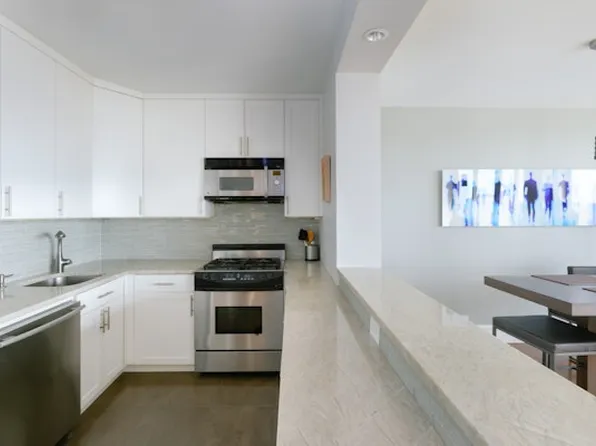 22 West 15th Street image 3 of 14