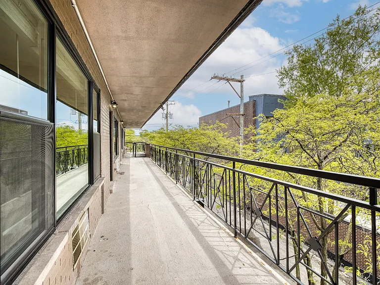 5616 N Washtenaw Ave #202 — Photo 6