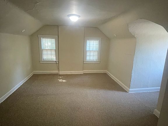 4th image of 271 Kalmia Ave #9