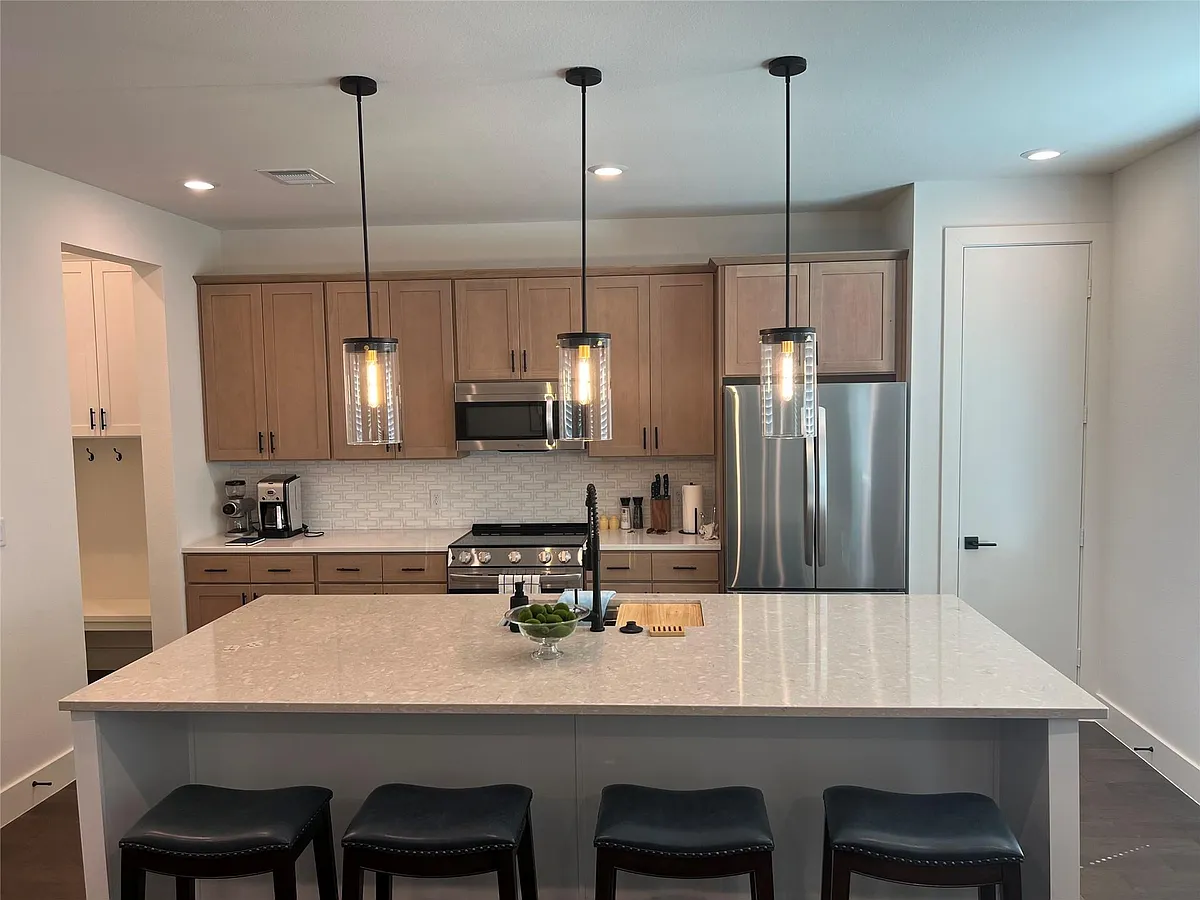 Building Photo - 3009 Hibiscus Pl #D