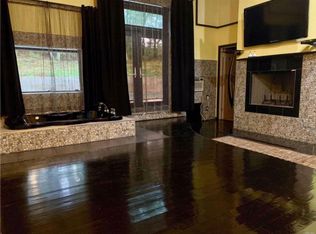 654 Old Country Rd, Dix Hills, NY 11746