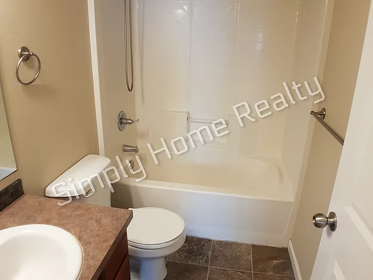 4518 Edgewater Blvd NE — Photo 7