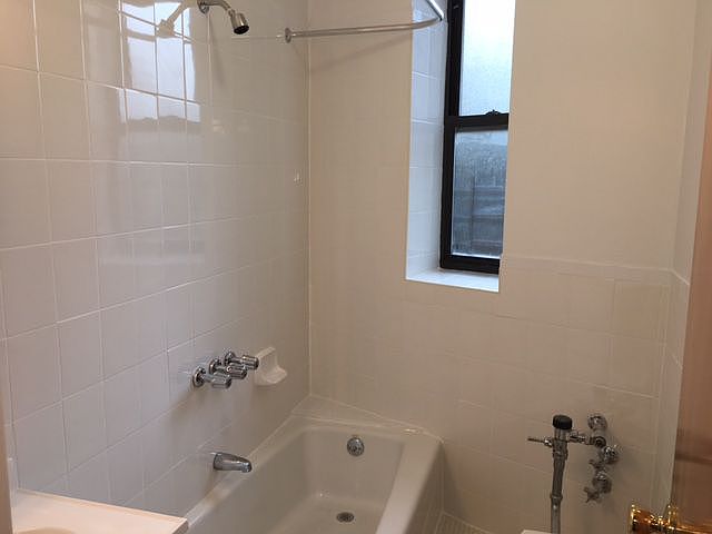 1st image of 100 E 18th St APT 1G