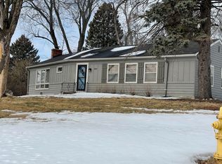 2887 Arona St, Roseville, MN 55113