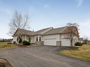 523 Holly Ln N, Oakdale, MN 55128