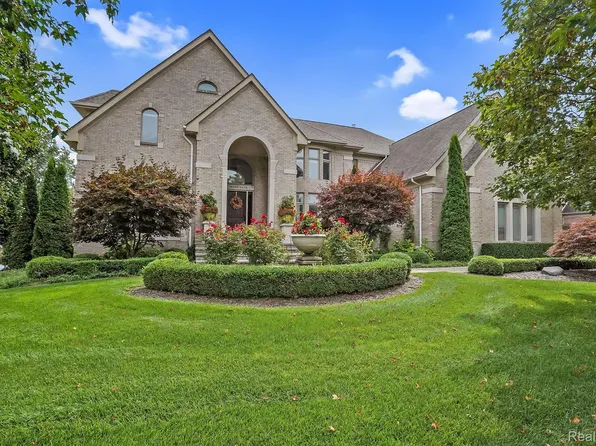 57162 Mooncreek Ct, Washington, MI 48094