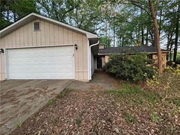 655 Raven Ct, Jonesboro, GA 30238
