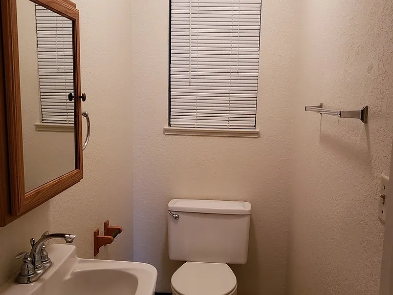 1190 Kenwood Ave #2 — Photo 4
