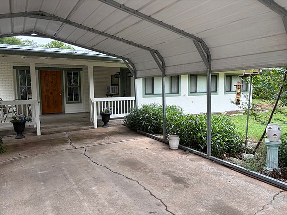 Side entrance to second bedroom just off the main entrance