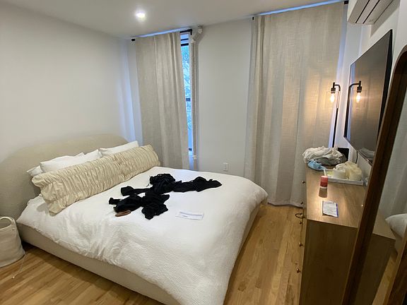 3rd image of 248 Elizabeth St APT 4