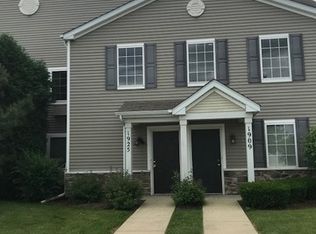 1925 Silverstone Dr, Carpentersville, IL 60110