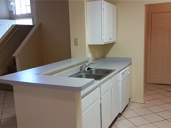 2nd image of 838 Sagewood Trl