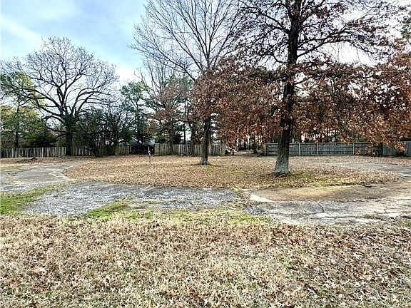 3rd image of 2815 Country Club Dr