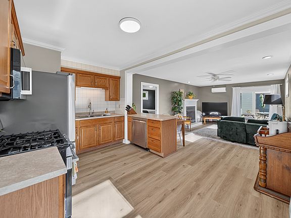 4th image of 417 Marshall Dr