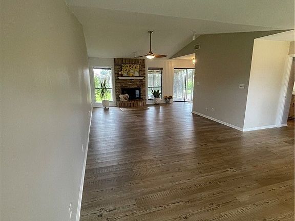 5th image of 414 Navajo Dr