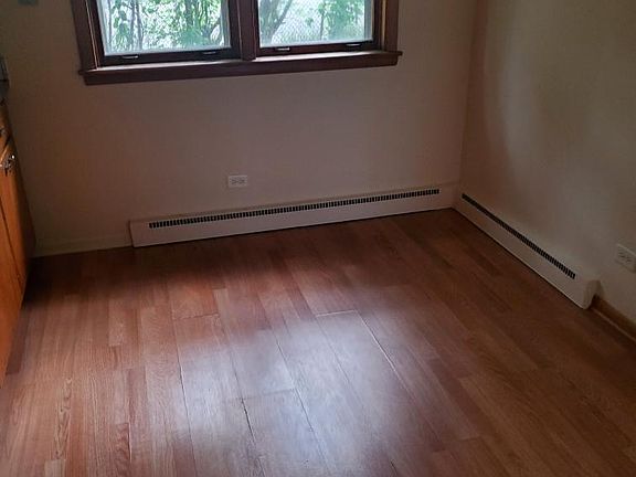 3rd image of 11015 S Lloyd Dr #1